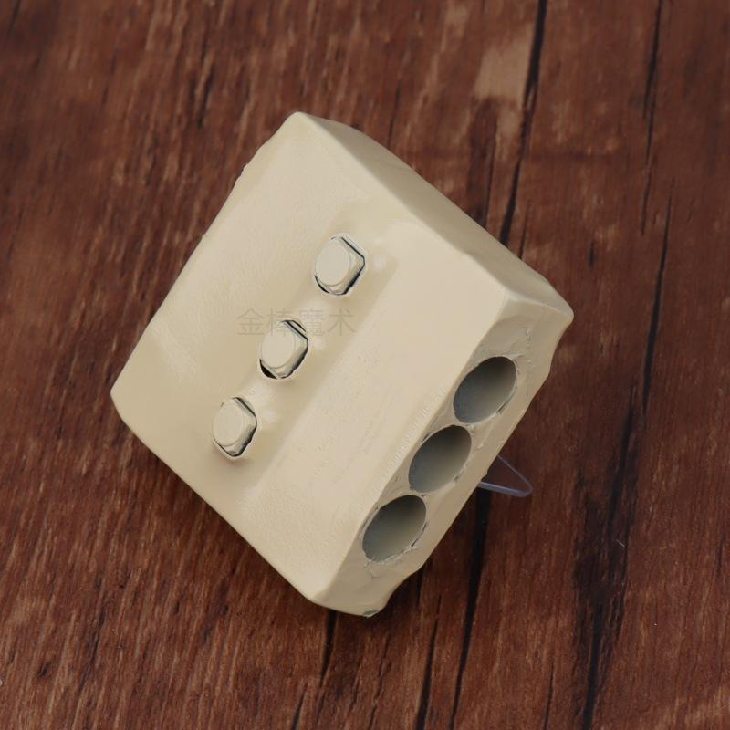 Działo trzy lufowe: Wystrzeliwuje kule ognia i płomienie Fajny magiczny rekwizyt