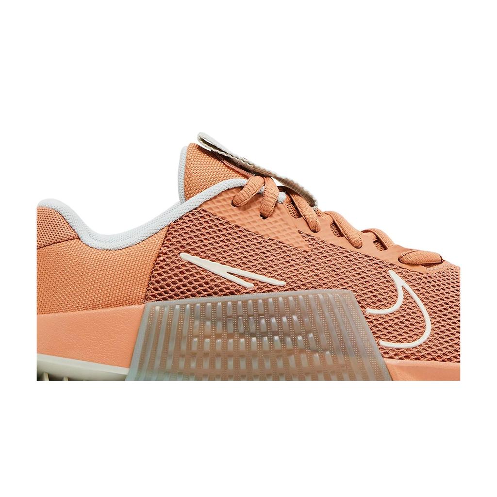 Nike Womens Metcon 9 'Amber Brown' (women's sizes) Amber Brown / Light Bone / Mica Green / Guava Ice Training Shoes DZ2537 200
