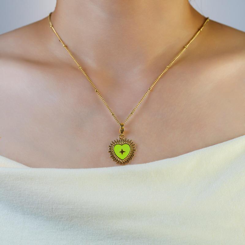 European-American Retro Heart Pendant Titanium Necklace