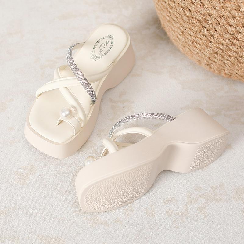 

Rhinestone toe slippers women s summer wear new muffin thick bottom niche beach sandals 32