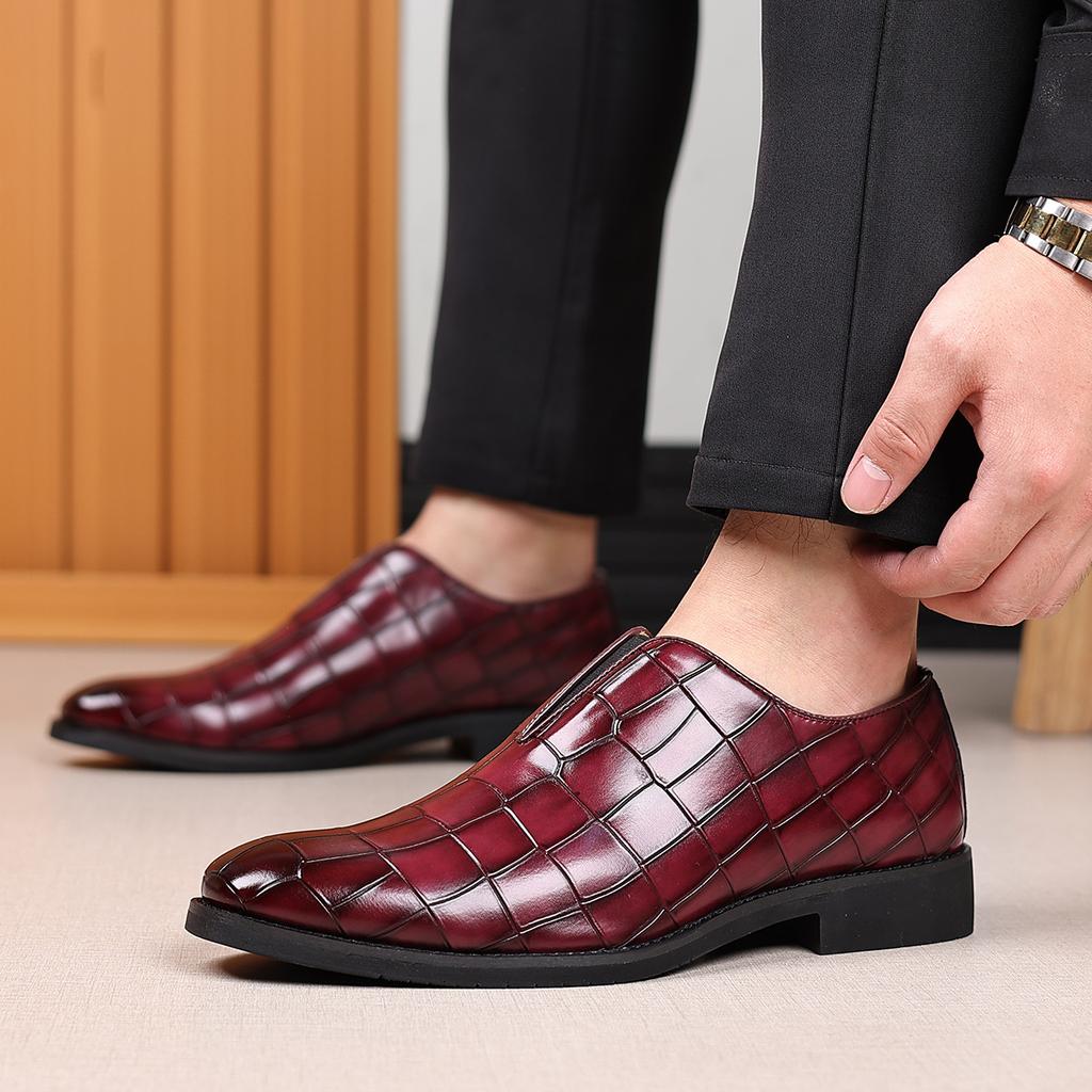 Fashion Designer Fashion New Men Pointed Slip On Loafter Gentleman Red Brown Patent Leather Casual Shoes Male Formal Dress Footwear