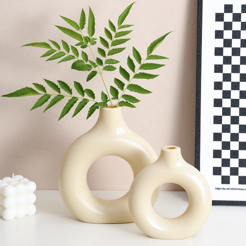 Retro Faux Ceramic Flower Vase - Simple Plastic Ornament for Dried or Real Flowers in Living Room