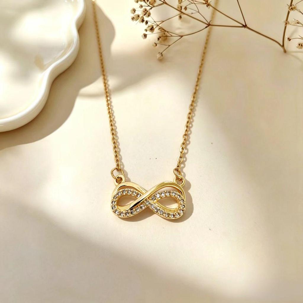 Women's Gold Infinity Diamond Necklace - Luxurious Niche Clavicle Chain Fashion Accessories