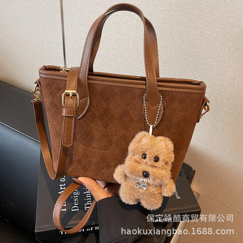 This Year's Popular Bag Women's Autumn and Winter Versatile 2025 New Retro Shoulder Messenger Bag Simple Bucket Bag