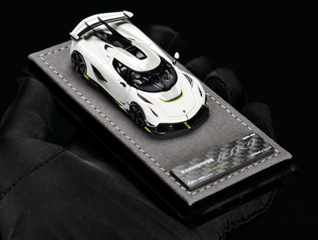 1:64,Attack Limited Edition Collection-A Ready-to-Ship Set of Resin Static Miniature Realistic Car Collectible Models As Gifts.