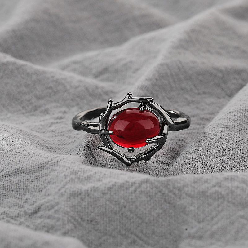 Anello Regolabile Punk Goth con Cuore di Cristallo Rosso Irregolare per Donne Ragazze Dita Oscure con Spine Amore Gioielli per Feste Moda Regali