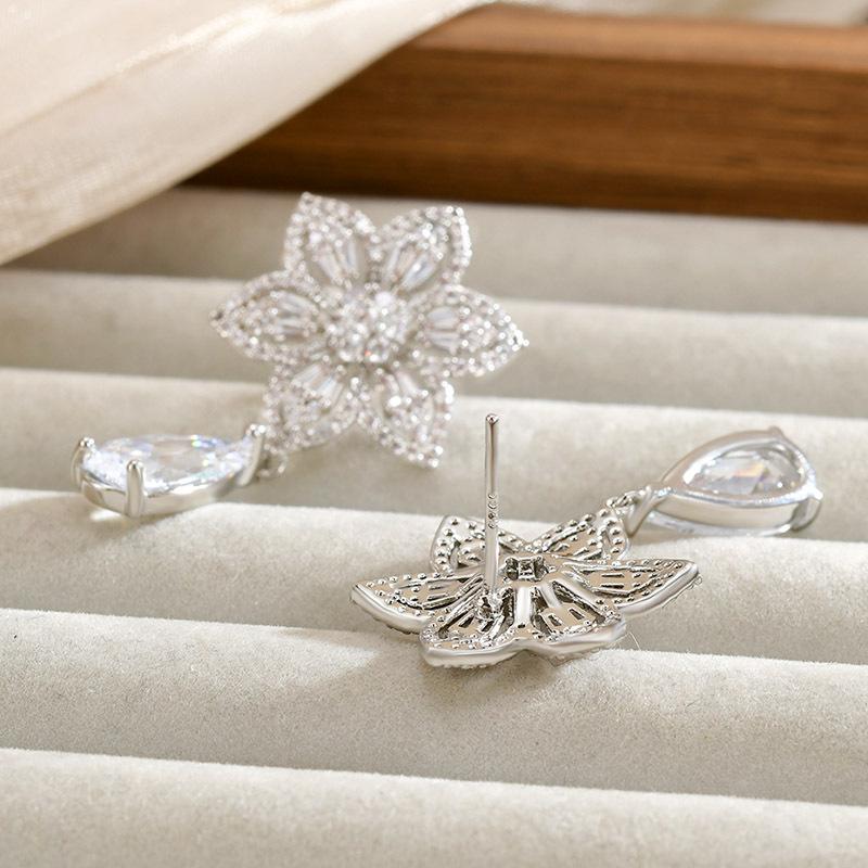 Simple and high-end earrings, flower pear-shaped water drop diamond earrings, Tremella decoration, dinner party temperament accessories
