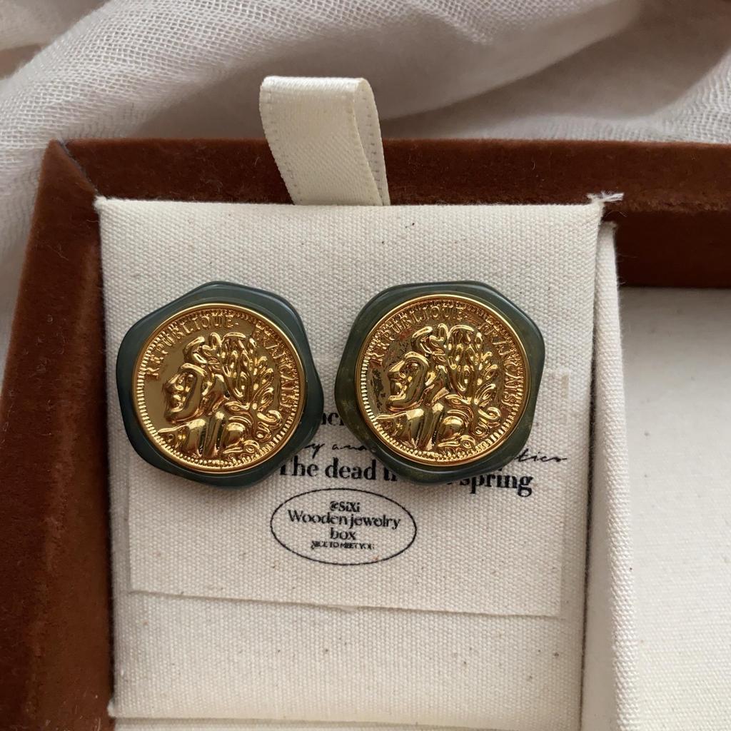 Resin Retro Metal Relief Portrait Stud Earrings Irregular Earrings Simple High-End Versatile Women'S Exquisite