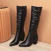 Krazing Pot Buty Jesienno-Zimowe ze Skóry Krowiej Grube Wysokie Obcasy Duży Rozmiar 45 Rozmiar 44 Szpiczasty Nosek Plisowana Dekoracja Kobiety Utrzymują Ciepło Kozaki do Połowy Łydki