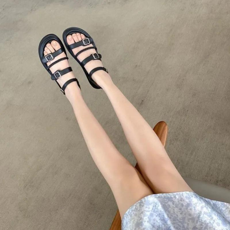 Mote Romersk Stil Flate Gummi Damesko Engros på Tilbud De Beste Chic og Elegante Sommersko Salg Luksus 2025 Sandaler for Kvinner