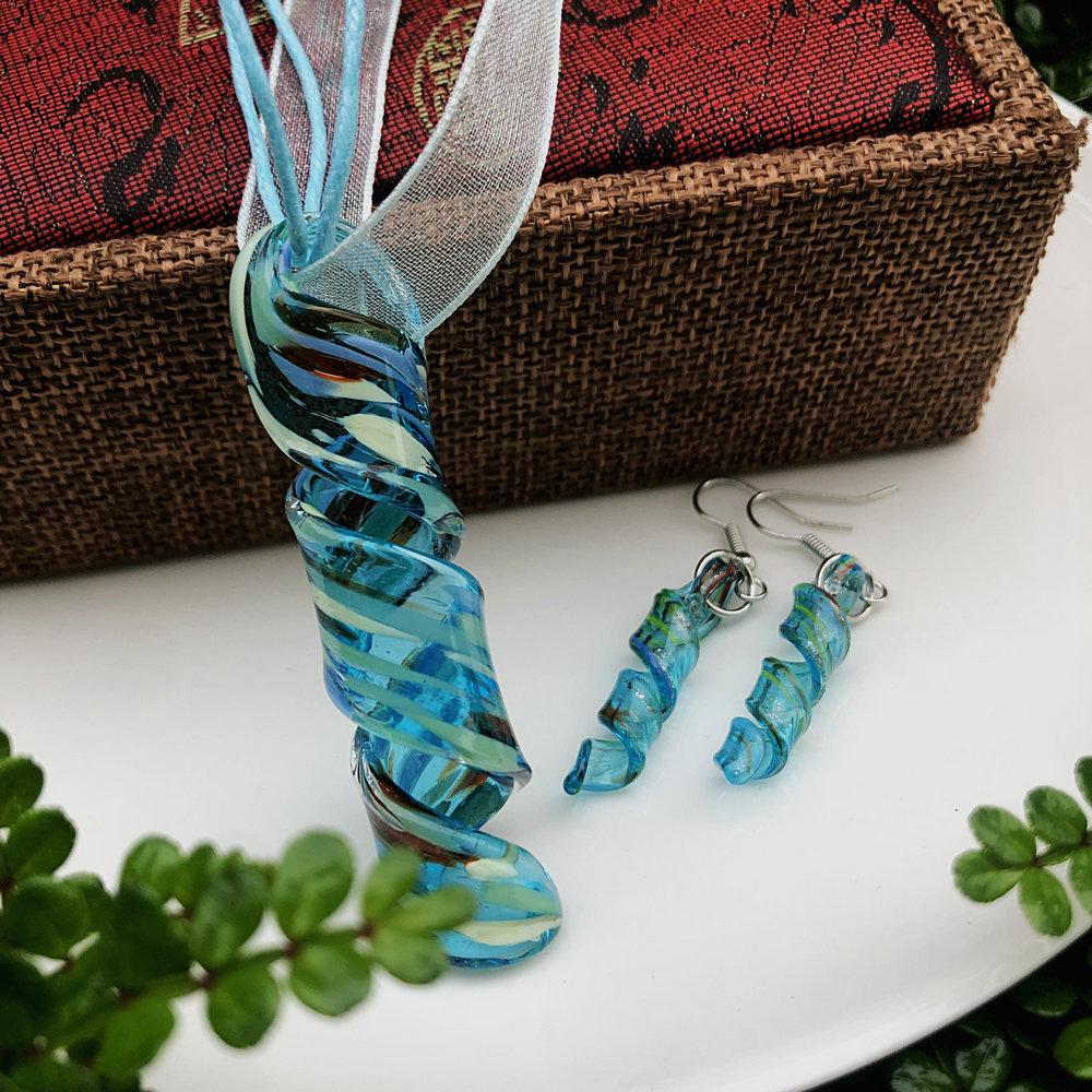 Trendy Blue Glass Ribbon Pendant Necklace & Earring Set - Perfect Seaside Vacation Accessory.
