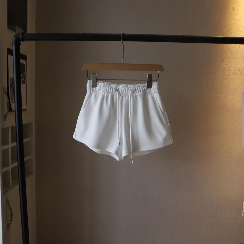 

Женские повседневные шорты в корейском стиле с эластичной талией и кулиской, лето 2025, универсальные спортивные штаны (4061) Extra Large белый
