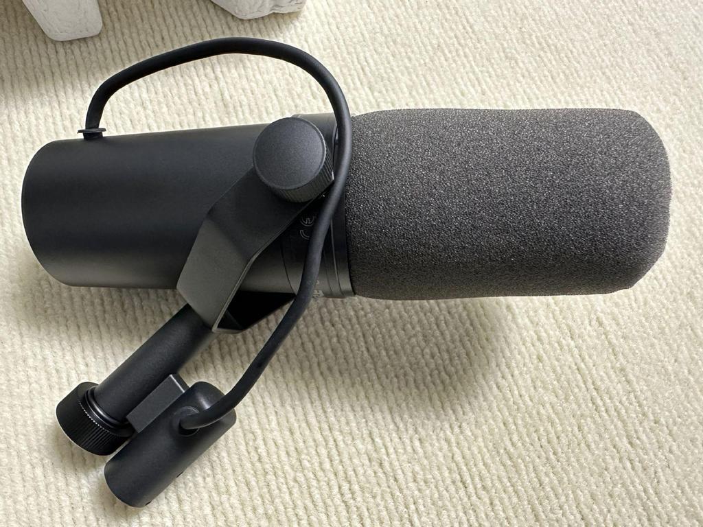 SM7B Dynamic Microphone: New Package for Live Recording, Broadcast, and Dubbing