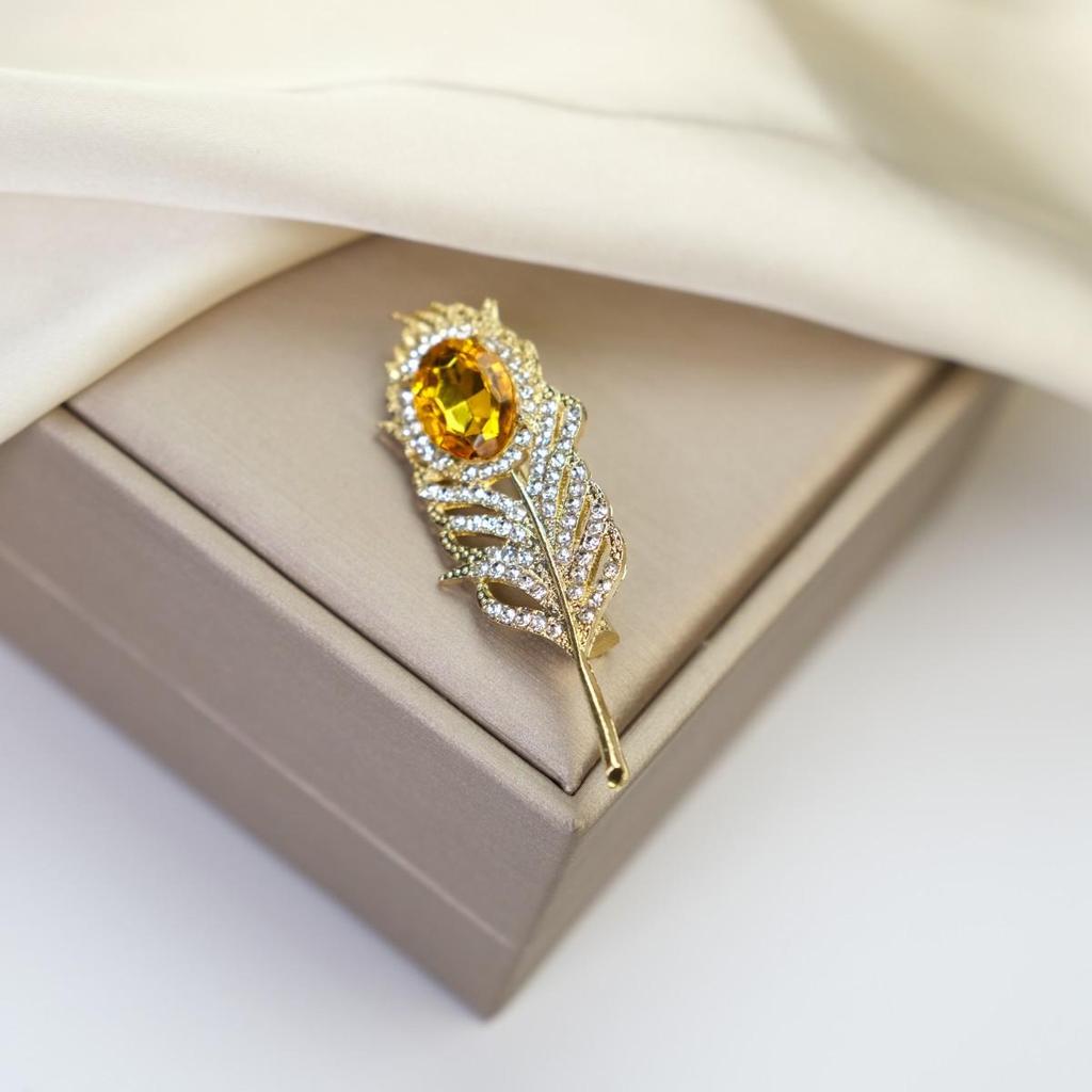 Elegant Women's Brooch: Versatile Bow & Insect Flower Design with Anti-Exposure Feature