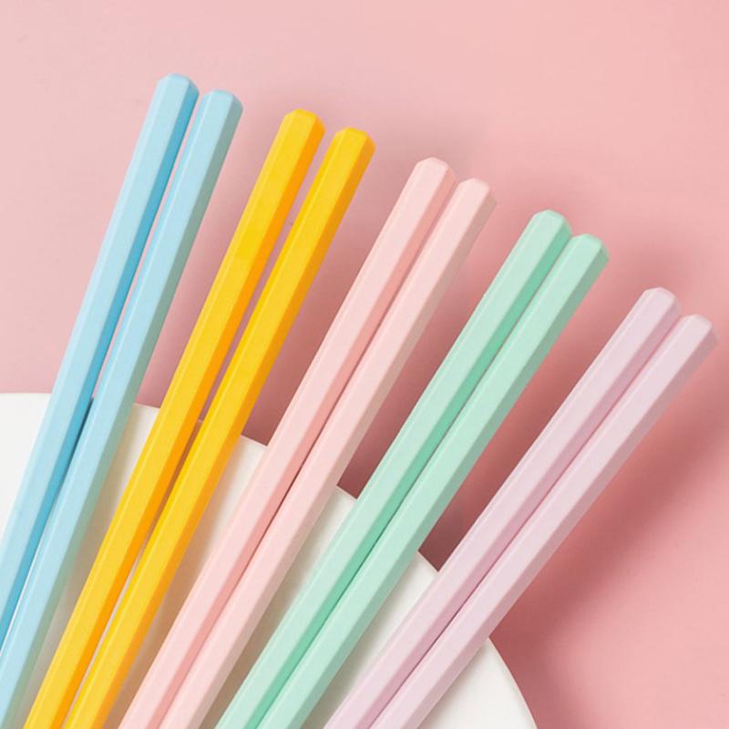 מקלות אכילה משושה מסגסוגת מקרון, מקלות אכילה מונעי החלקה, מקלות אכילה מינימליסטיים בצבע מעורב לשולחן האוכל, גאדג'טים למטבח