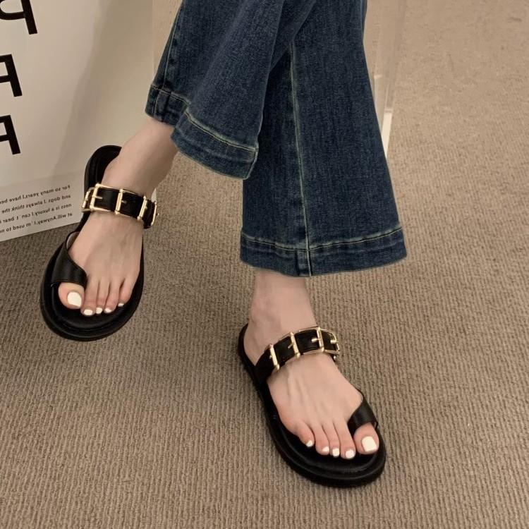 French High-end Word with Flat Bottom Cover Toe Cool Slippers Women Wear Seaside Vacation Beautiful Going Out Beach Slippers