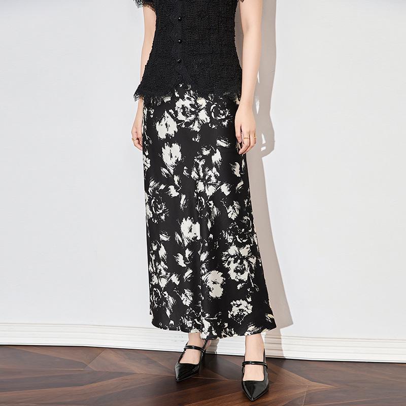 

Elegant High-Waist Satin Midi Skirt with Draped Printed Design Small