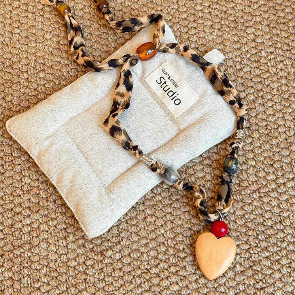 Kaffee Taillenblume Seidenschal Halskette für Damen - 2025 Neues Design Accessoire mit Schlichter Eleganz