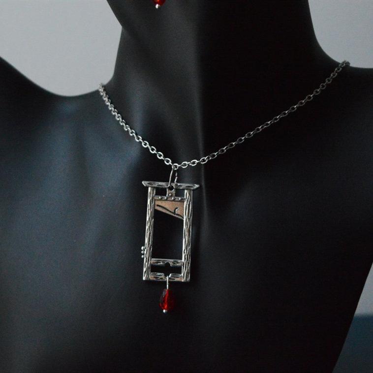 

Fashion Retro Sliver Color Geometry Rectangle Guillotine Blood Drop Pendant Necklace Earrings for Women Halloween Jewelry Gifts