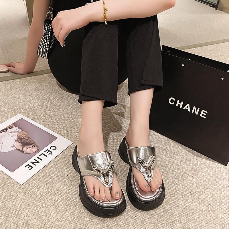 Slippers Women's Summer Outer Wear 2025 New Casual Soft-soled Beach Shoes Thick-soled Heightened Summer Pinch-on Flip-flops