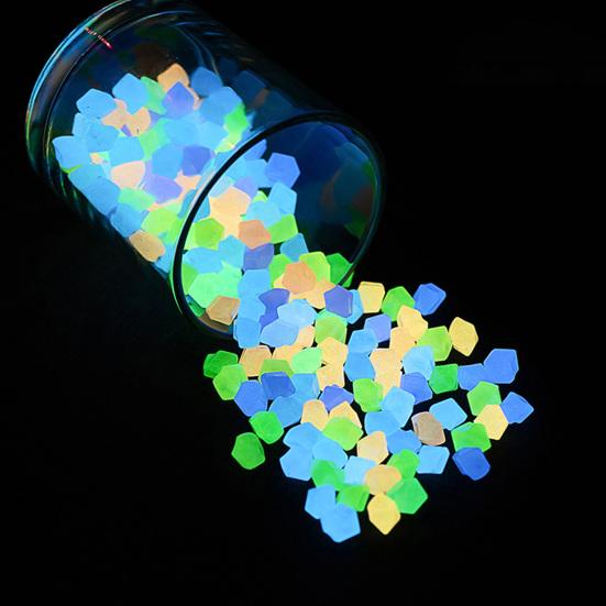 100Pcs Decorative Pebbles Colorful Glow in Dark Aquarium Landscaping 14mm Luminous Courtyard Paving Natural Crystals Rocks Garden Decoration