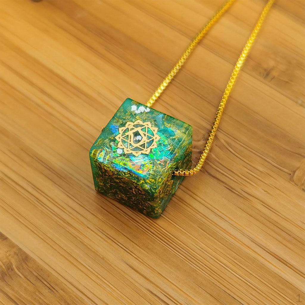 

Necklace, Beautiful Seven Spiritual Ogan Elegant Resin Spirit for Female green