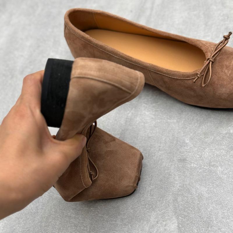 Kožené baleríny Dámské kožené boty na robustním podpatku se čtvercovou špičkou Mary Jane