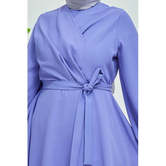 Costum pentru damă, cu guler dublu, cu brâu, din crep hijab