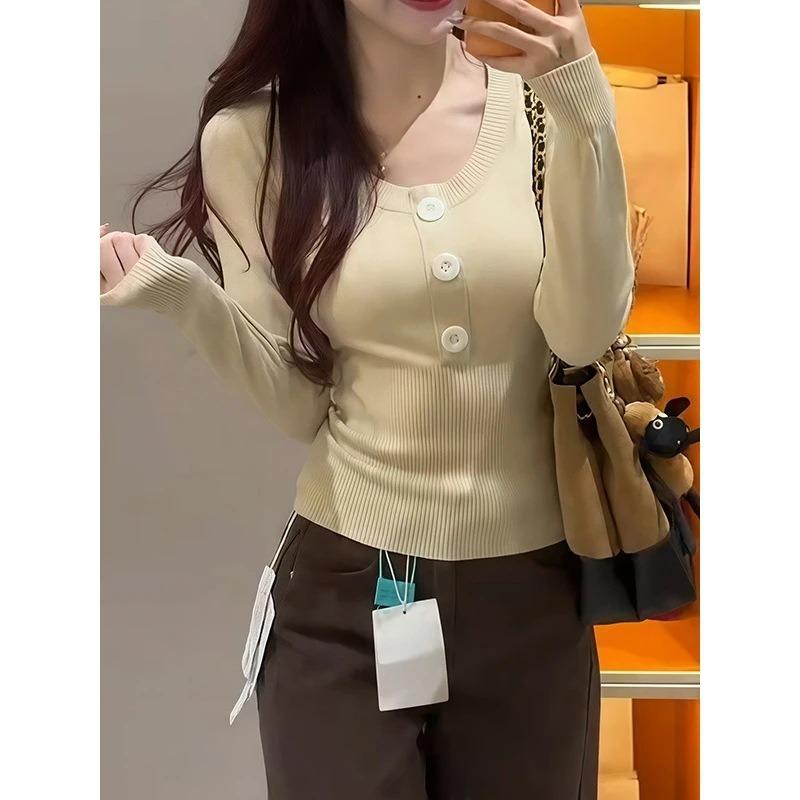 Atmosphere: U-neck Button-down Knitted Sweater Women's Autumn and Winter New Small Waist Slim Underwear with Base Top