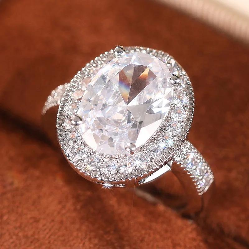 The Bride's Wedding Red Zircon Pigeon Egg Jewelry Is Fashionable and High-end, and She Attends The Banquet with A Stylish Ring