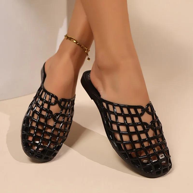 Vysoce kvalitní dámské boty Baotou Dámské pantofle Módní vyřezávané Denní pantofle Dámské Letní Nadměrná velikost Ploché pantofle