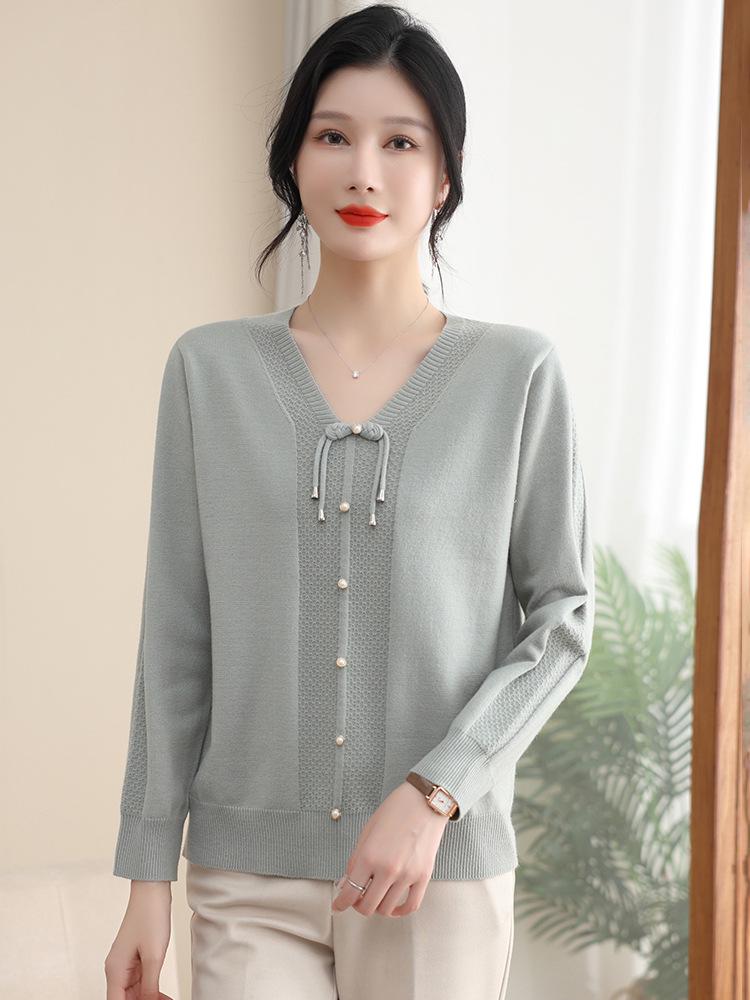 2024 Women's Stylish Knit Base Layer Top for Middle-aged and Elderly Moms - Versatile Spring/Autumn Sweater