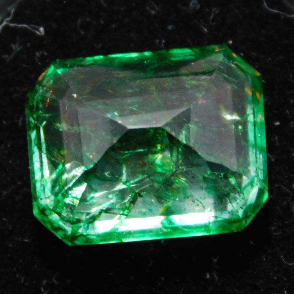Natürlicher kolumbianischer Smaragd Form 9 Karat Grüner Smaragd ZERTIFIZIERTER loser Edelstein