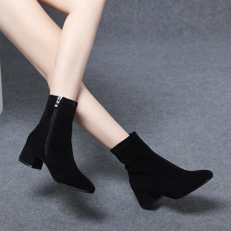 Rudens ir žiemos nauji odiniai batai moteriški juodi paprasti temperamento trumpi batai apvaliu priekiu šoniniu užtrauktuku madingi batai avikailio aulinukai