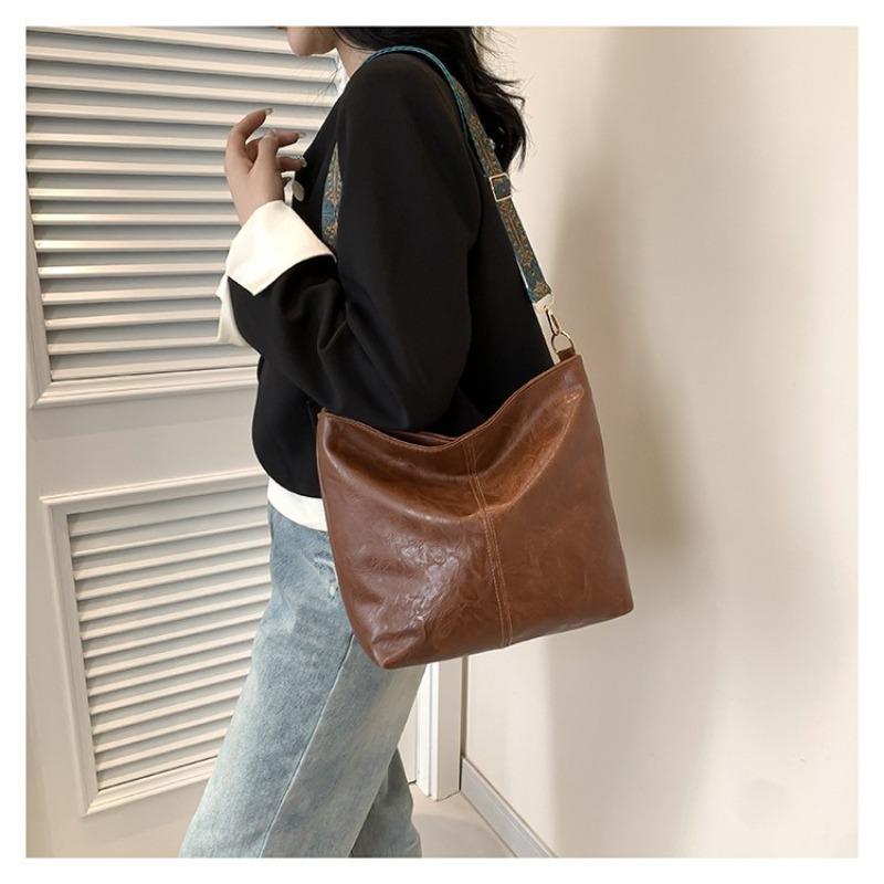 Spring new fashion portable shoulder crossbody large capacity bucket women's bag supports a lot of mixing