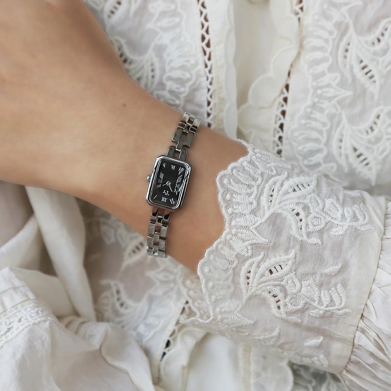 Women's Watch, Square Bracelet Style, Steel Band, Fashionable, Light Luxury, Retro, Small and Exquisite Quartz Watch for Ladies.