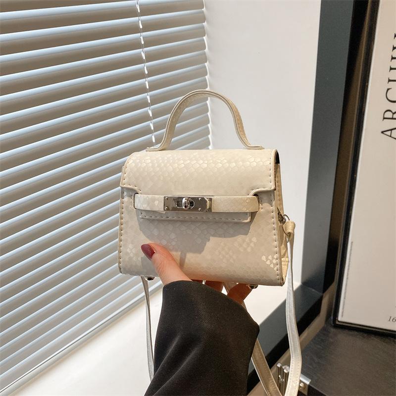 

French high-end handbag bag women s new woven platinum Kelly bag 2025 summer niche trendy messenger bag