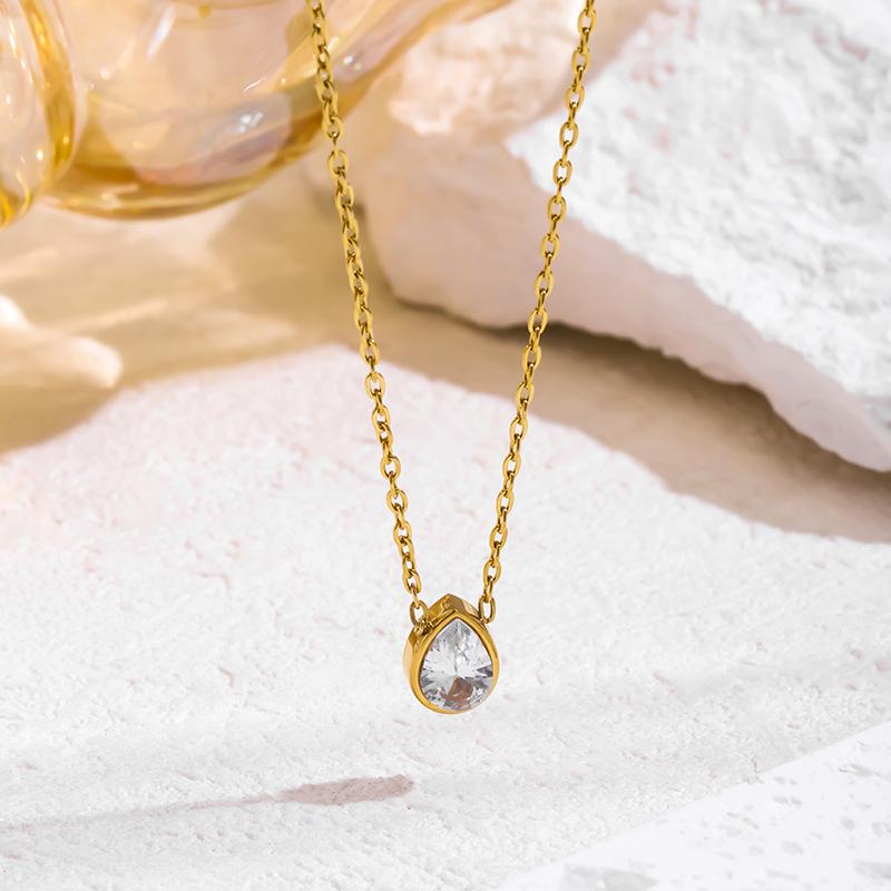 Gold Zircon Water Drop Pendant Necklace with Titanium Steel Pear-Shaped Clavicle Chain