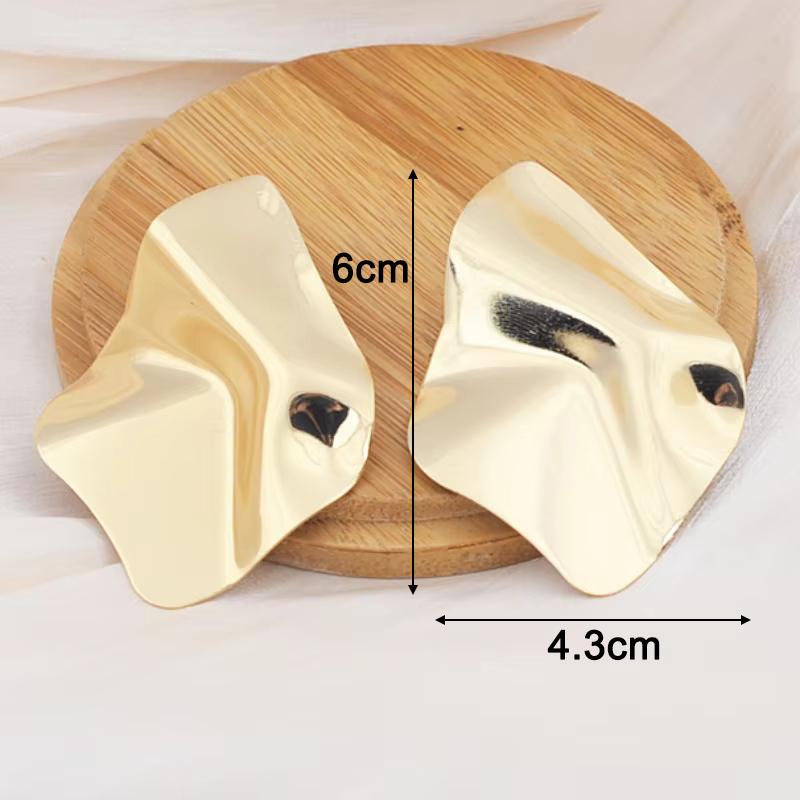Irregular Exaggerated Women's Hanging Earrings Uneven Folded Gold Color Metal Piece Pendants Dangle Earrings 2026 brincos