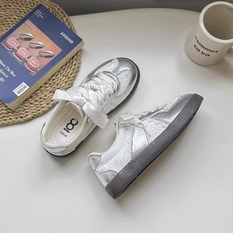 

2025 новые кружевные вставки серебристые нишевые моральные тренировочные туфли женские ретро балетный ветер добродетель женские белые туфли плоская подошва круглый носок 35 серебряный