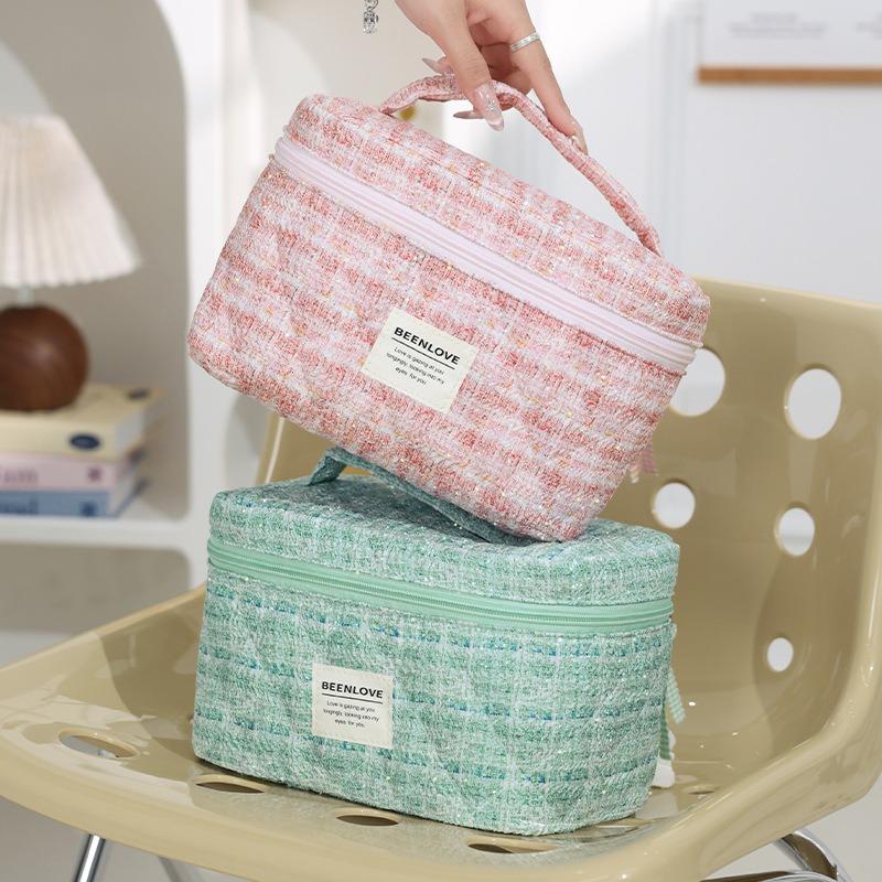 New Embroidery Dream Tiandi Cover Cosmetic Bag Travel Cosmetics Storage Bag Xiaoxiangfeng Cosmetic Bag Large Capacity Premium Sense