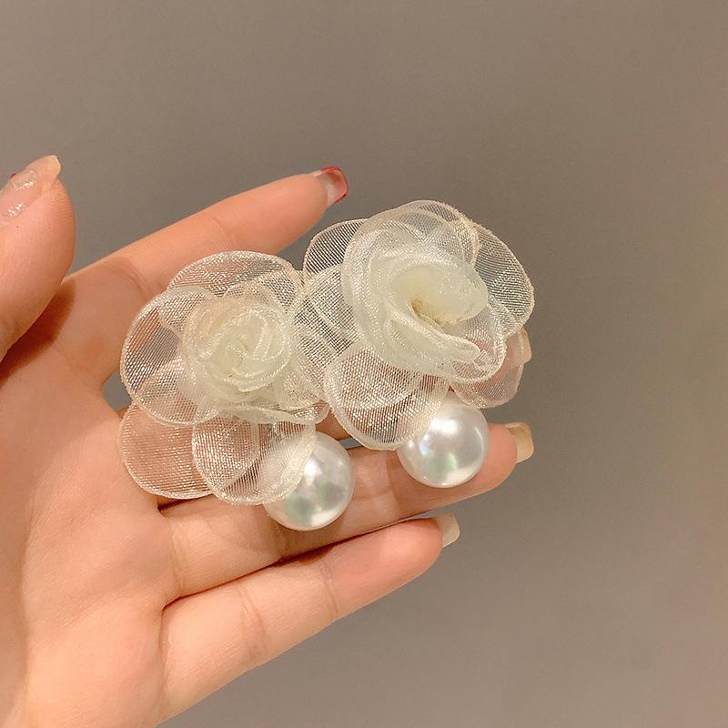 Super fairy yellow mesh flower earrings 2025 new seaside vacation style stud earrings niche high-end temperament earrings