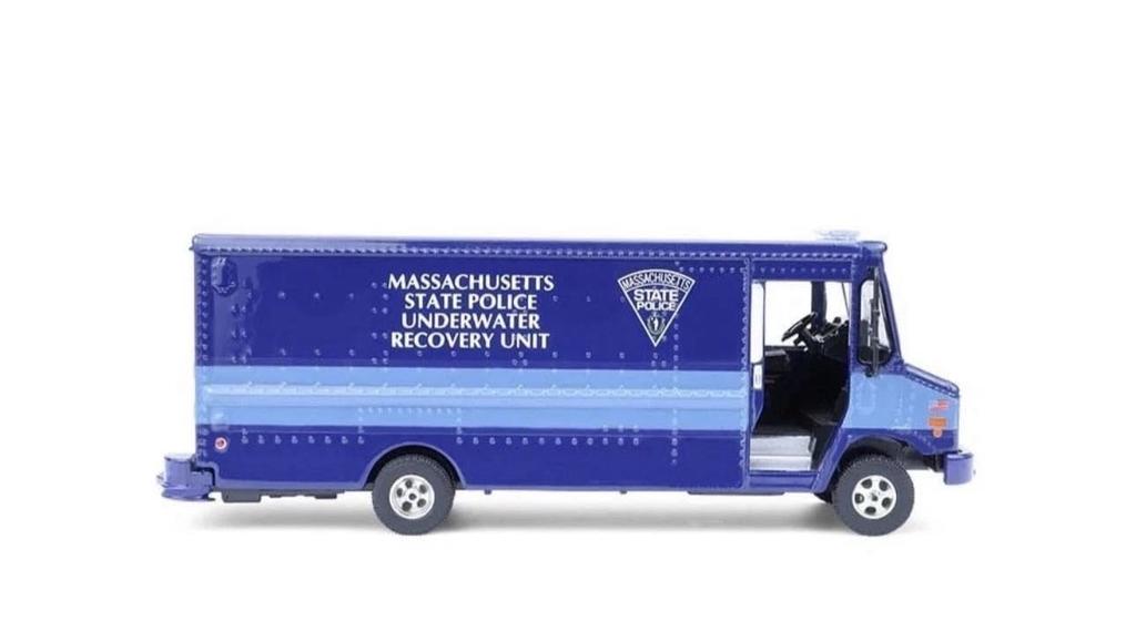 Greenlight 1/64 Scale Step Van 2019 Massachusetts State Police Underwater Recovery Unit [Parallel Import]