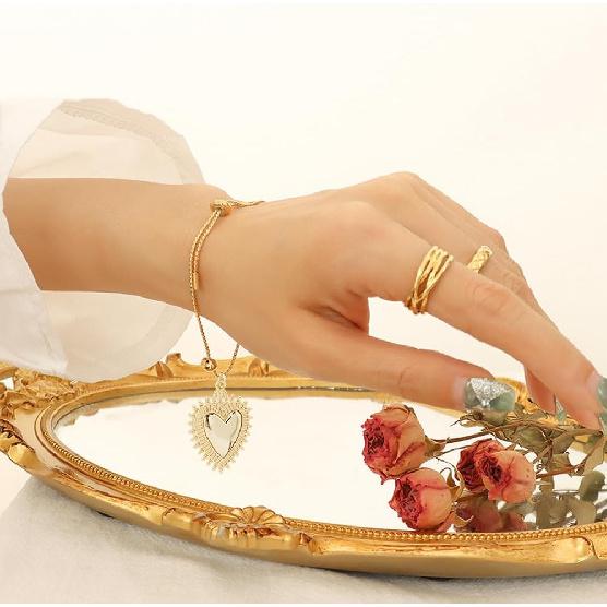 

Beebeecraft 1 Box 6Pcs Sacred Heart Charms Real 18K Gold Plated Brass Gothic Mexican Love Shape Charms for DIY Necklace Bracelet Jewelry Making