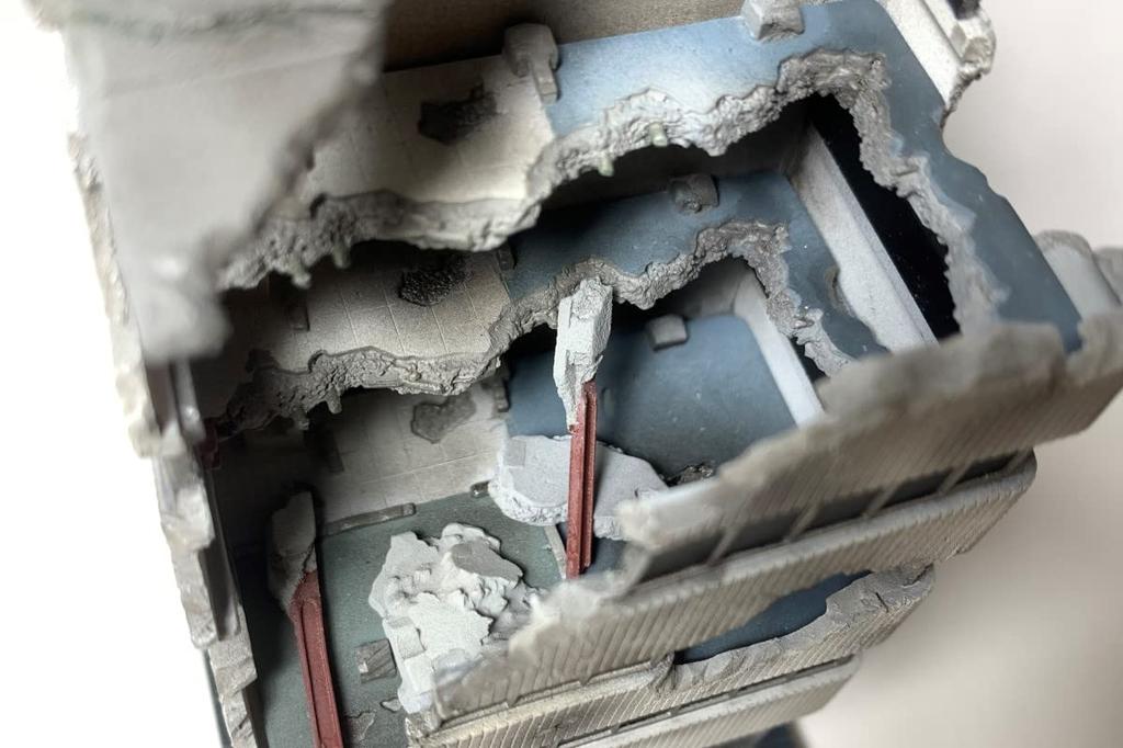TOMYTEC DioColle Combat Series DCM22 Abandoned Building Plastic Model 323716 1/144 Pre-painted