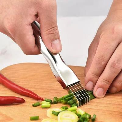 Affettatrice e Tritatrice di Cipolle con 6 Lame in Acciaio Inossidabile, Tagliaverdure per Julienne, Strumento da Cucina Multifunzionale con Coperchio di Sicurezza e Antiscivolo