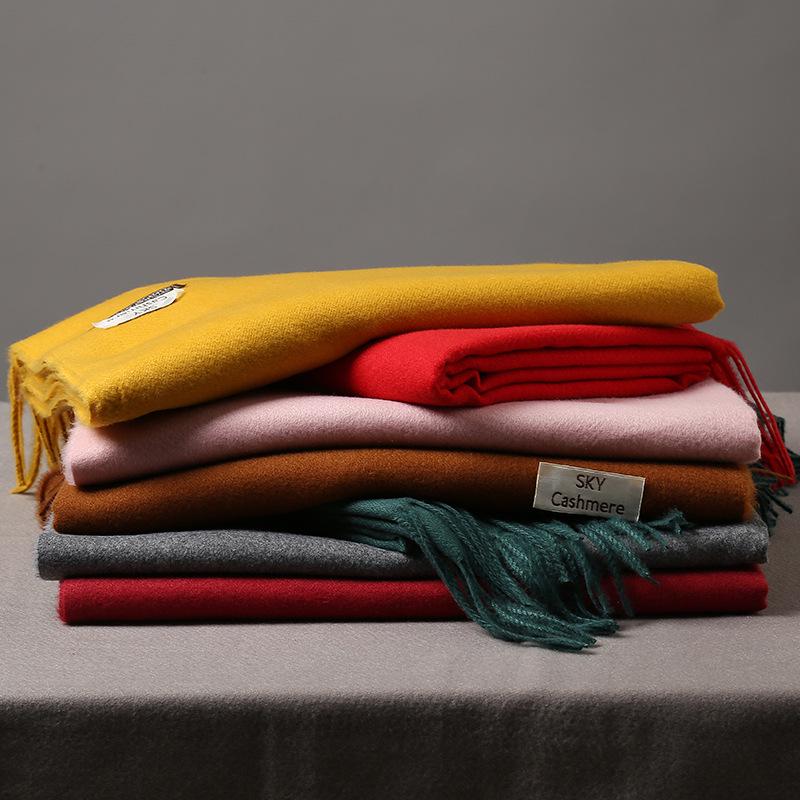 Sciarpa Monocromatica Cielo in Finto Cashmere Autunno/Inverno 2025: Colori Candy Spessi, Caldi ed Eleganti