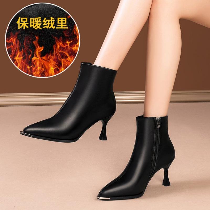 

Европейский и американский ретро-стиль металлический острый носок темперамент короткие ботинки 2025 зима новый задняя молния мода толстый каблук рыцарские кожаные ботинки 40