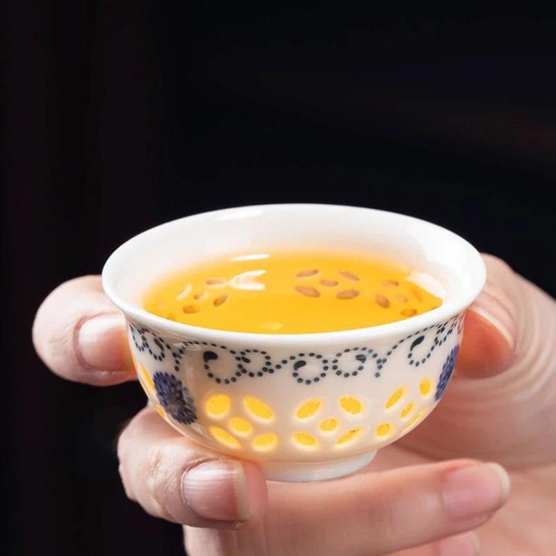 Porcelain Hollow Beehive Gaiwan Tea Set – Elegant Chinese Kung Fu Tea Cup with Lid