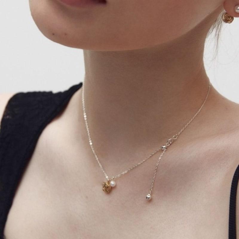 moi moi Petit rose pearl necklace (2 colors)